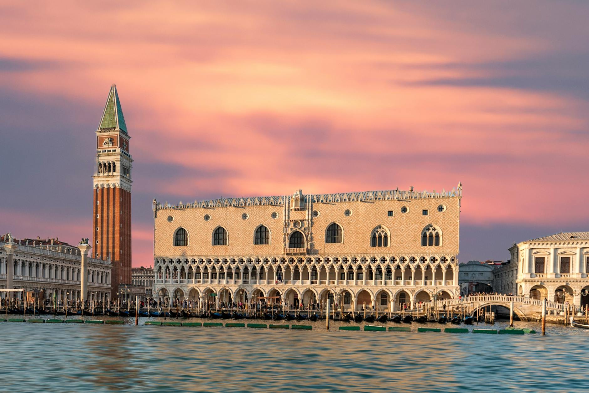 Venice- Exploring The Winding Canals and Colorful Islands